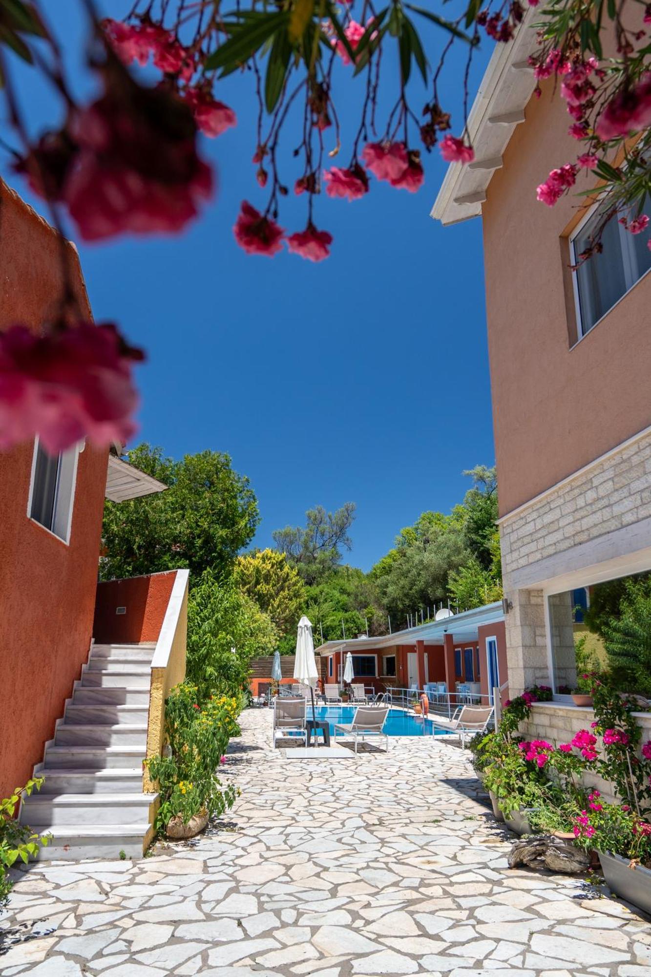 Vliho Bay Boutique Hotel Yénion Esterno foto