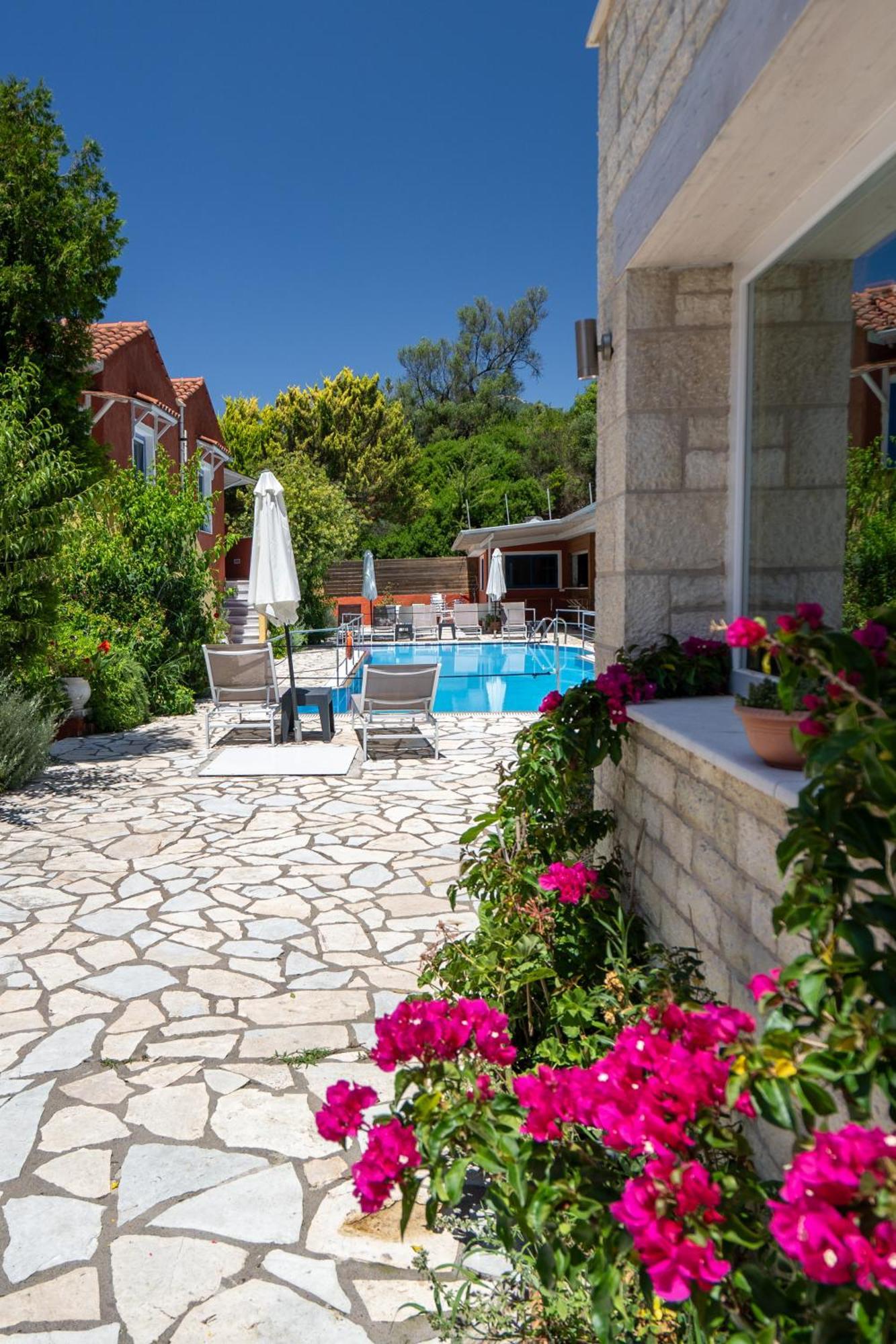 Vliho Bay Boutique Hotel Yénion Esterno foto